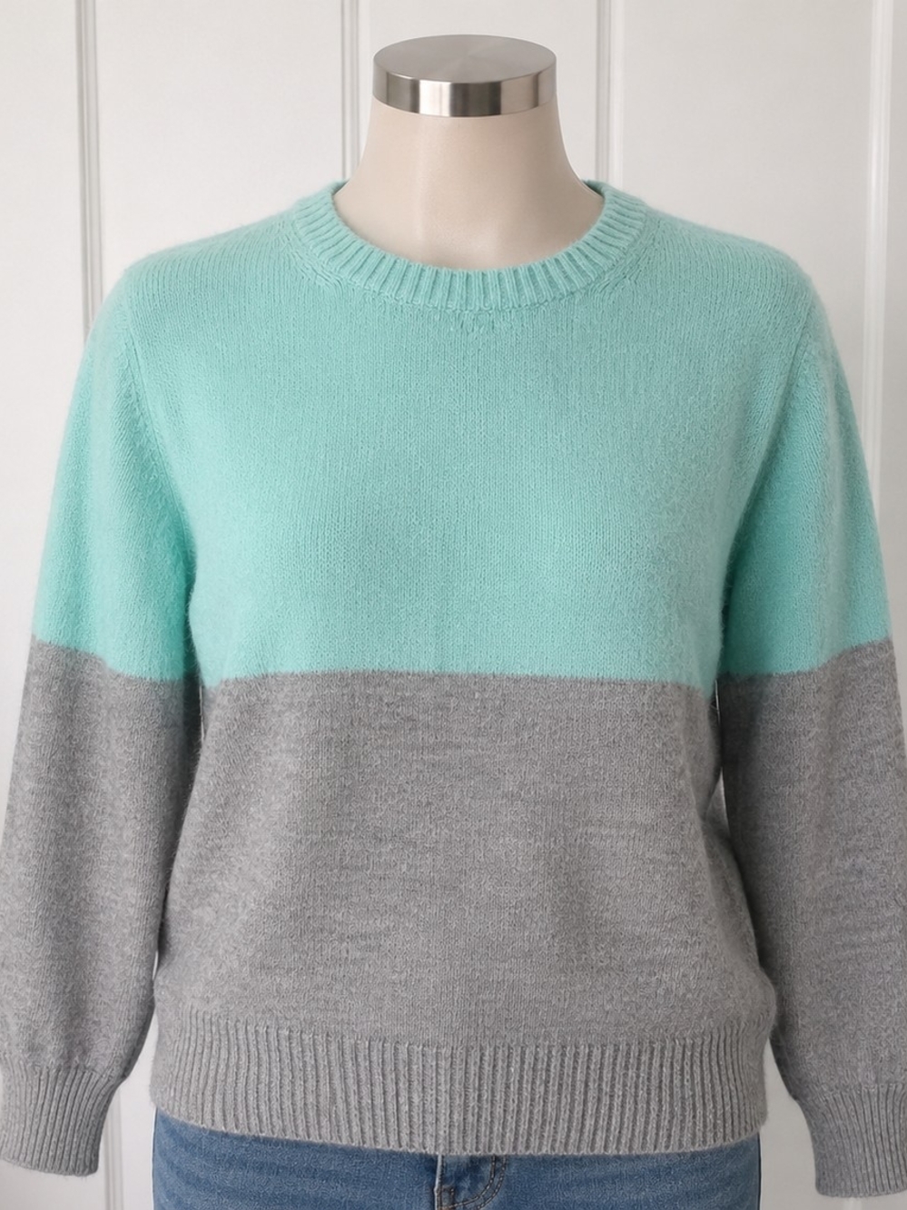 crown & ivy Mint and Gray Colorblock Crew Sweater ( XL) Pre-owned
